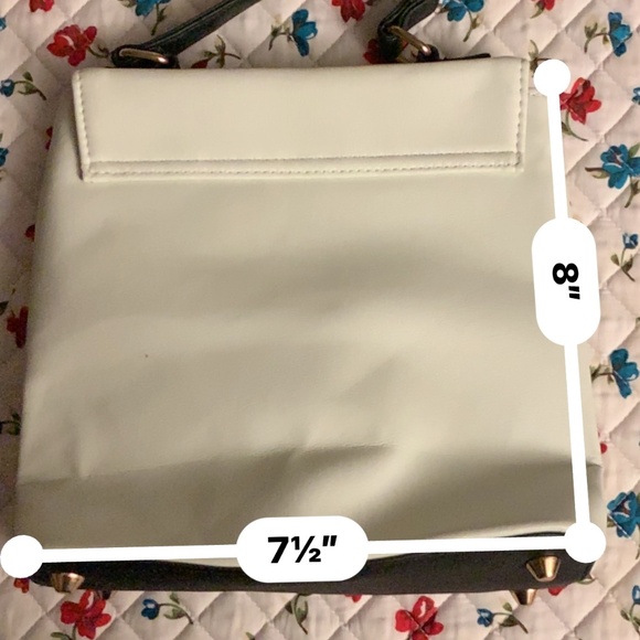 Disney Snow White "Just One Bite" Small Purse - Like New - Picture 14 of 14